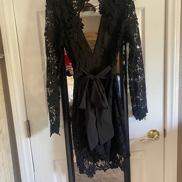 Gorgeous Black lace  evening dress. - Picture 9 of 12